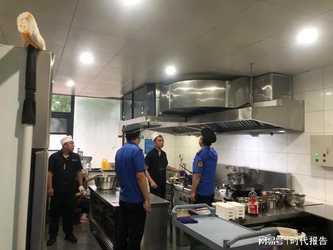 青年路街道三舉措開展餐飲業油煙專項治理行動